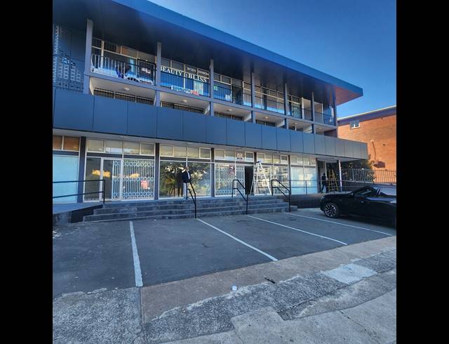 300M² RETAIL TO LET IN OVERPORT